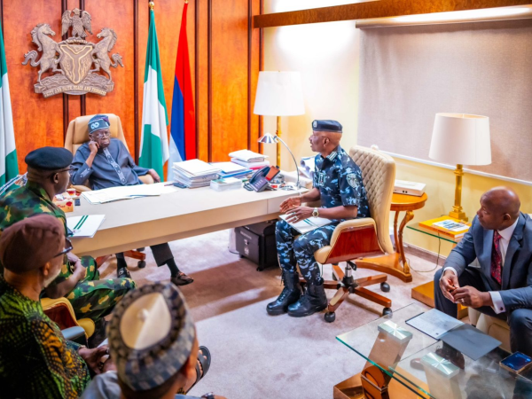 President Tinubu Approves 30,000 Police Recruits, Withdraws Police From VIPs President Tinubu Approves 30,000 Police Recruits, Withdraws Police From VIPs
